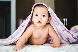 Nombres para bebé que transmiten alegría y positivismo: ¡Inspira optimismo en la vida de tu pequeño!
