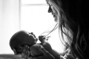 Nombres para bebé que reflejan amor y amistad: significados conmovedores